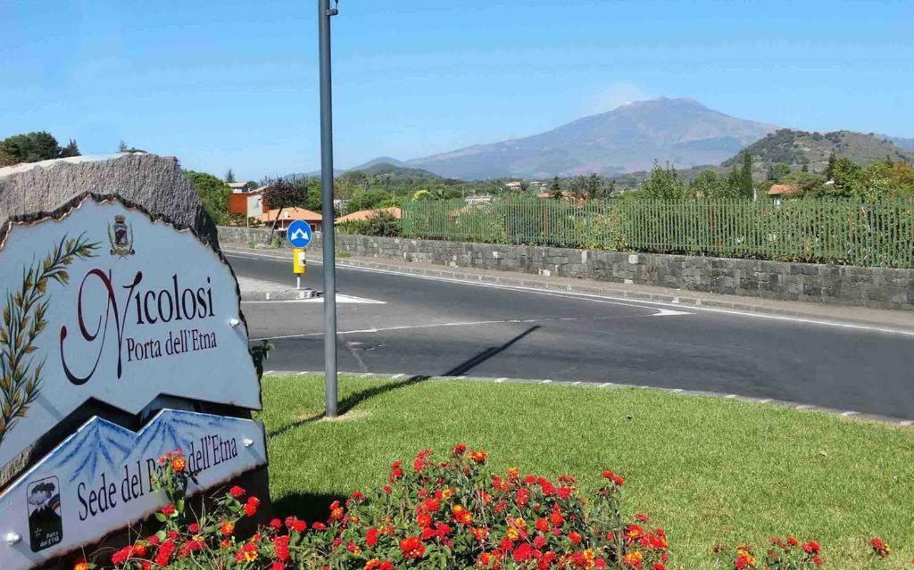 B & B Amici Dell'Etna Nicolosi Exteriör bild